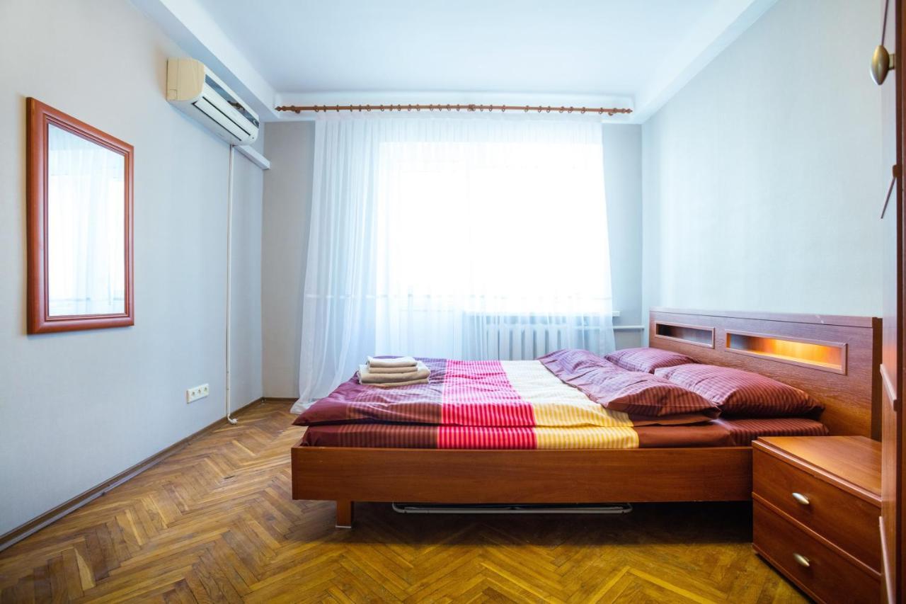 Apartment Near Metro Pecherskaya Kiev Luaran gambar