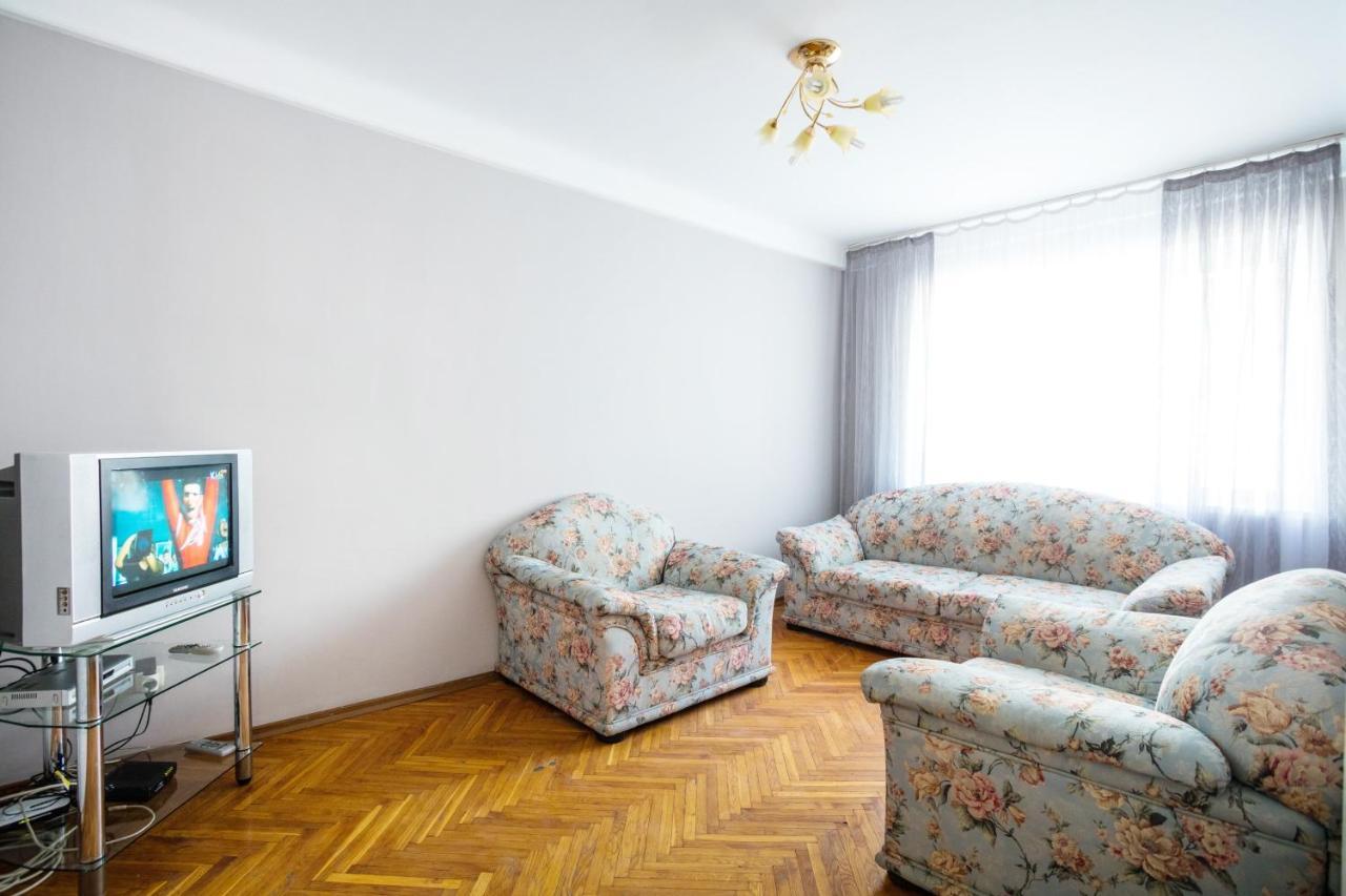 Apartment Near Metro Pecherskaya Kiev Luaran gambar