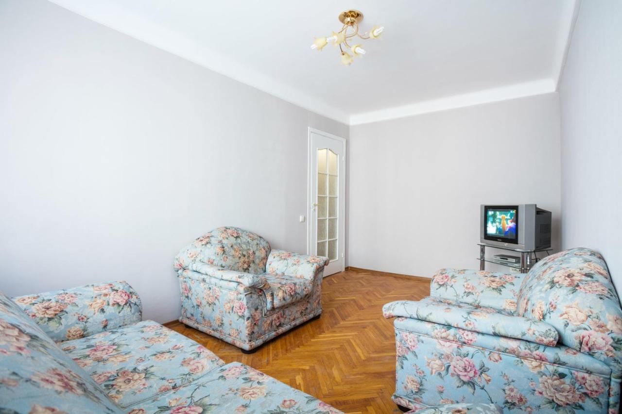 Apartment Near Metro Pecherskaya Kiev Luaran gambar