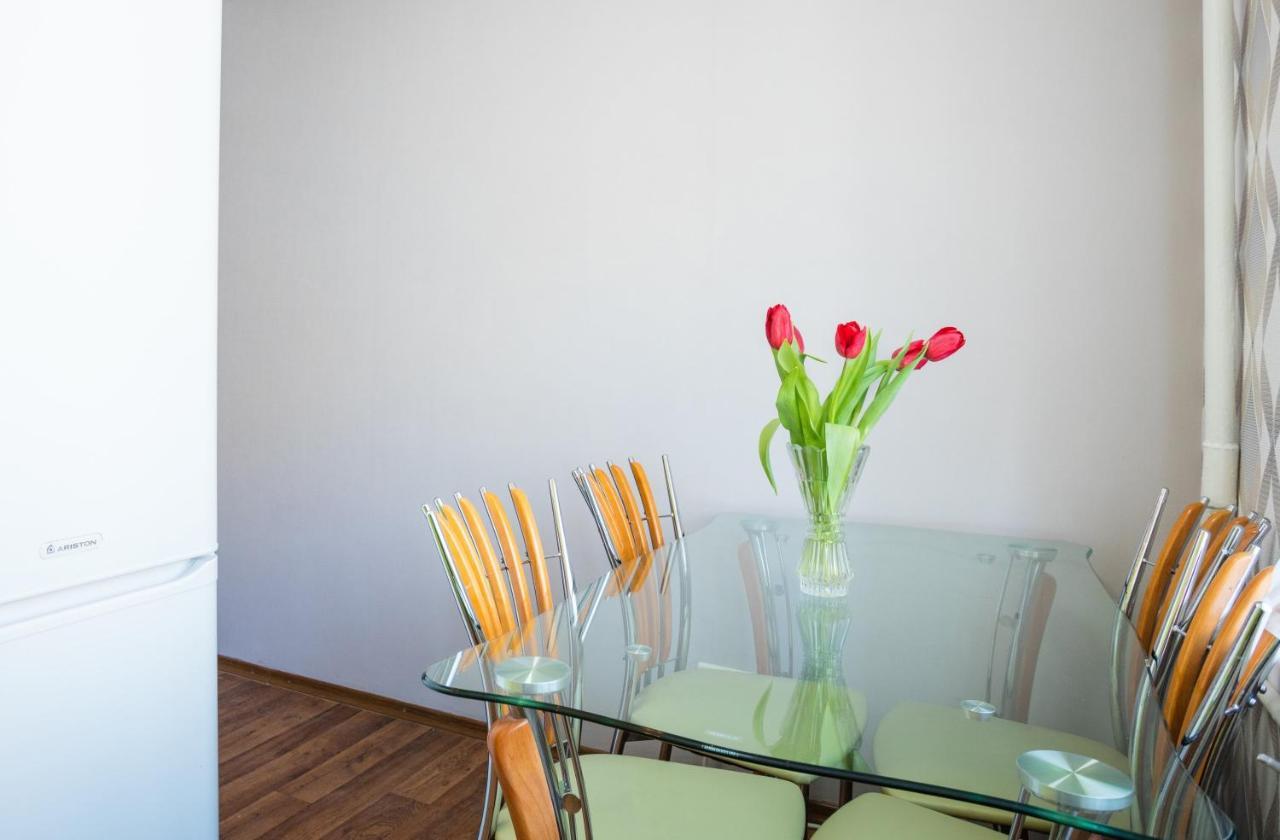 Apartment Near Metro Pecherskaya Kiev Luaran gambar